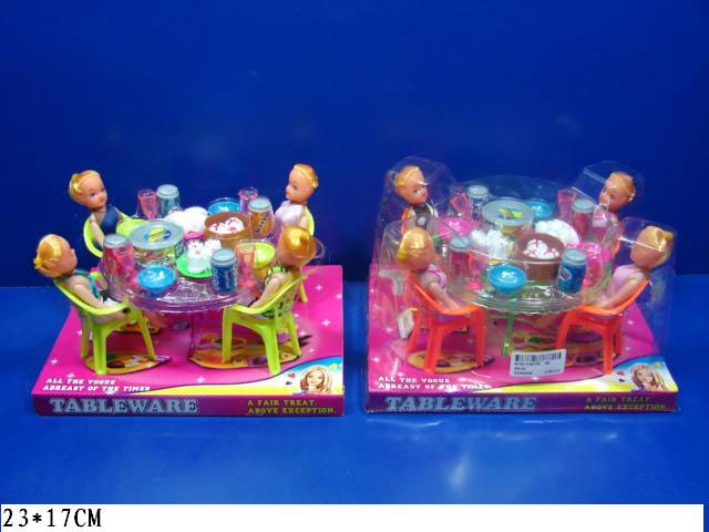 Игрушка детская:Стол с куклами и посудой